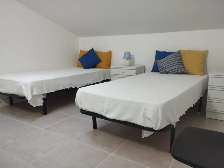 Quarto com duas camas individuais